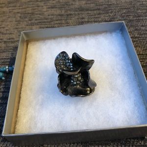 Flower rhinestone cocktail ring